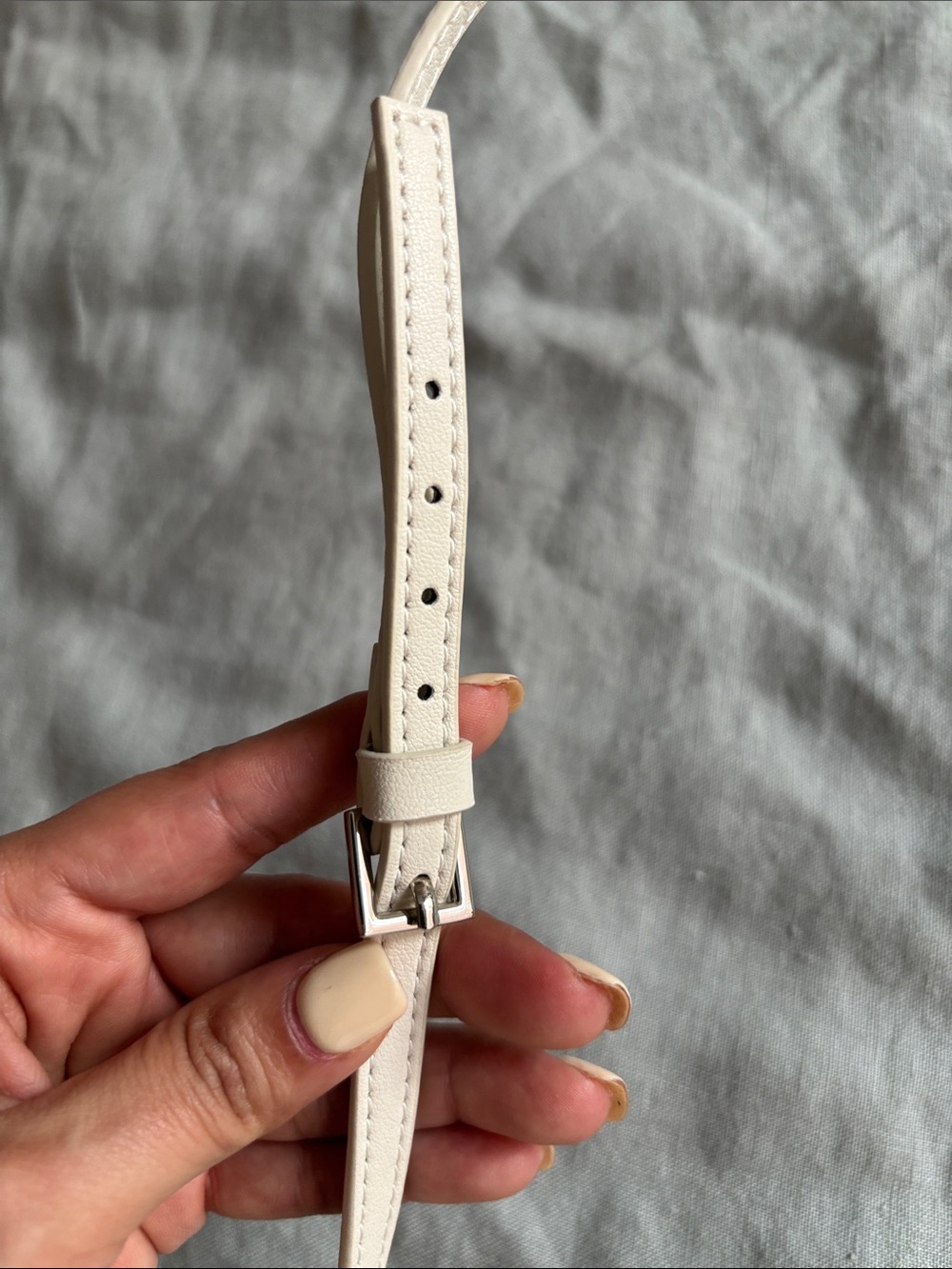 Minimal Leather Crossbody Bag in Cream - Picture 4 of 8